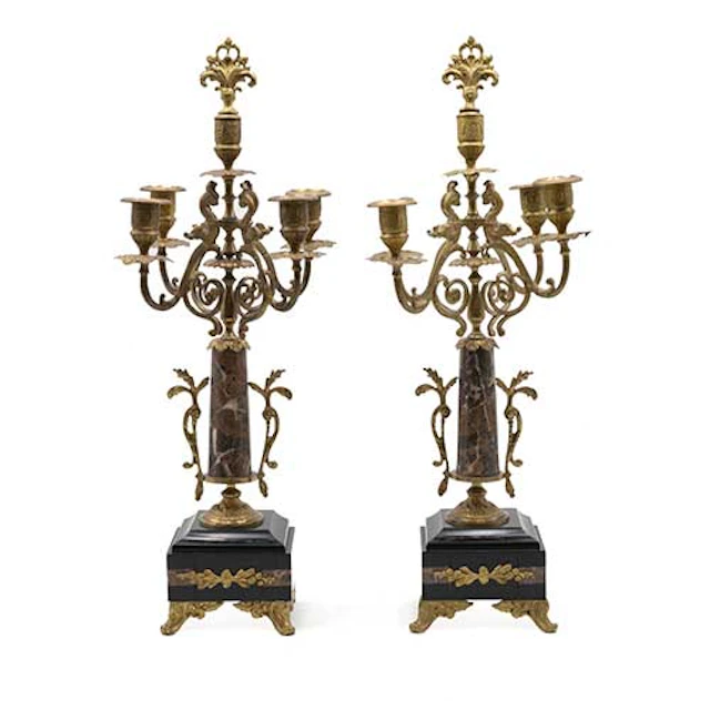 Pareja de candelabros en bronce y mrmol de dos colores.Consta de cinco