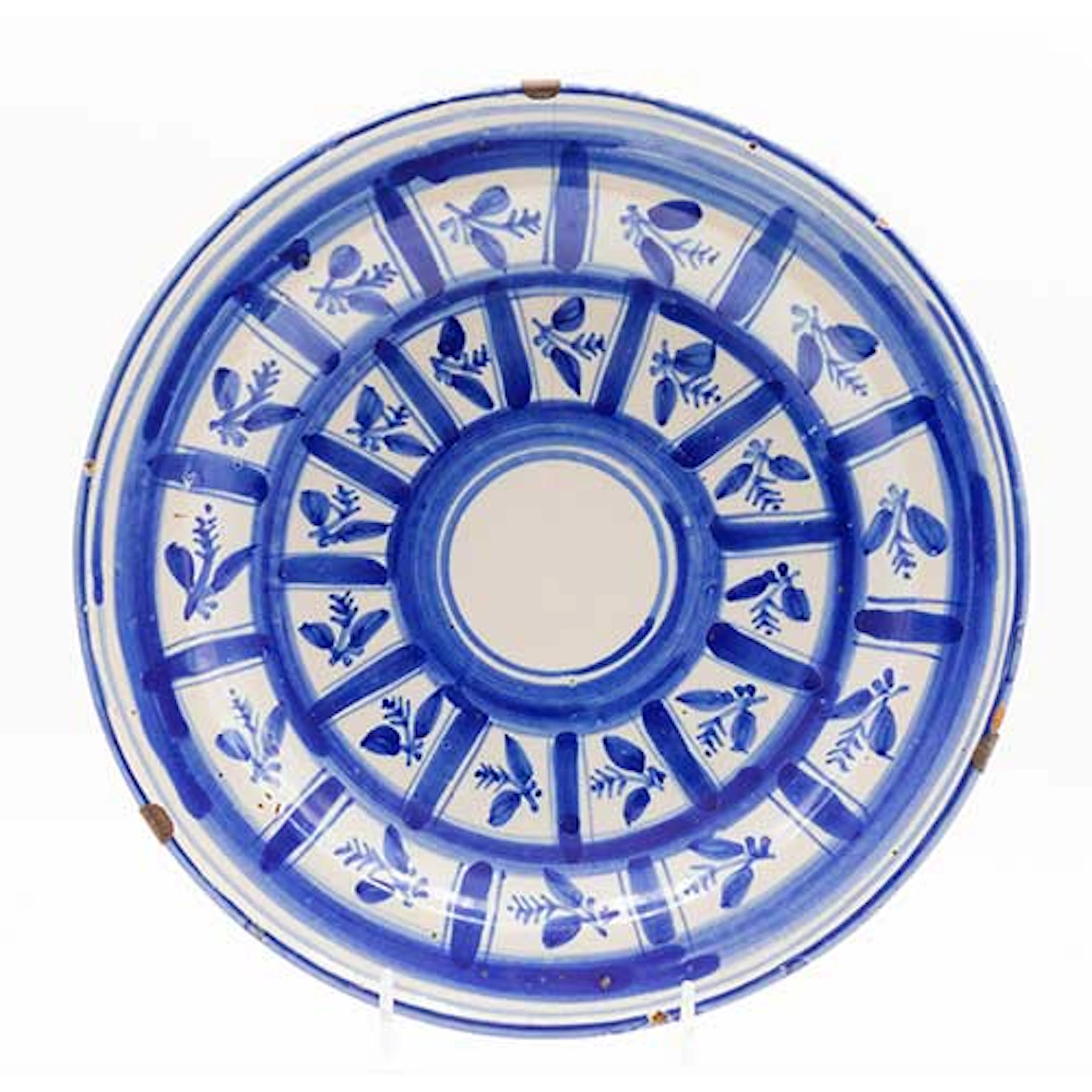 Plato azul y blanco de Manises siglo XIX