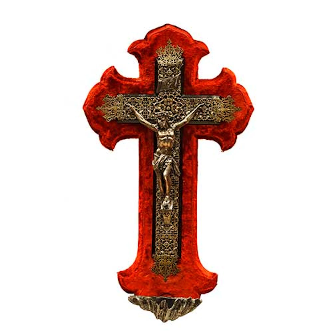 Gran aguabenditera con Cristo en calamina sobre cruz de filigrana