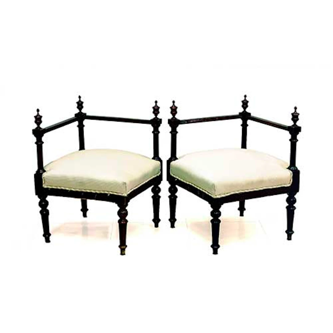 Pareja de sillones rinconeros en madera torneada con tapicera.1900