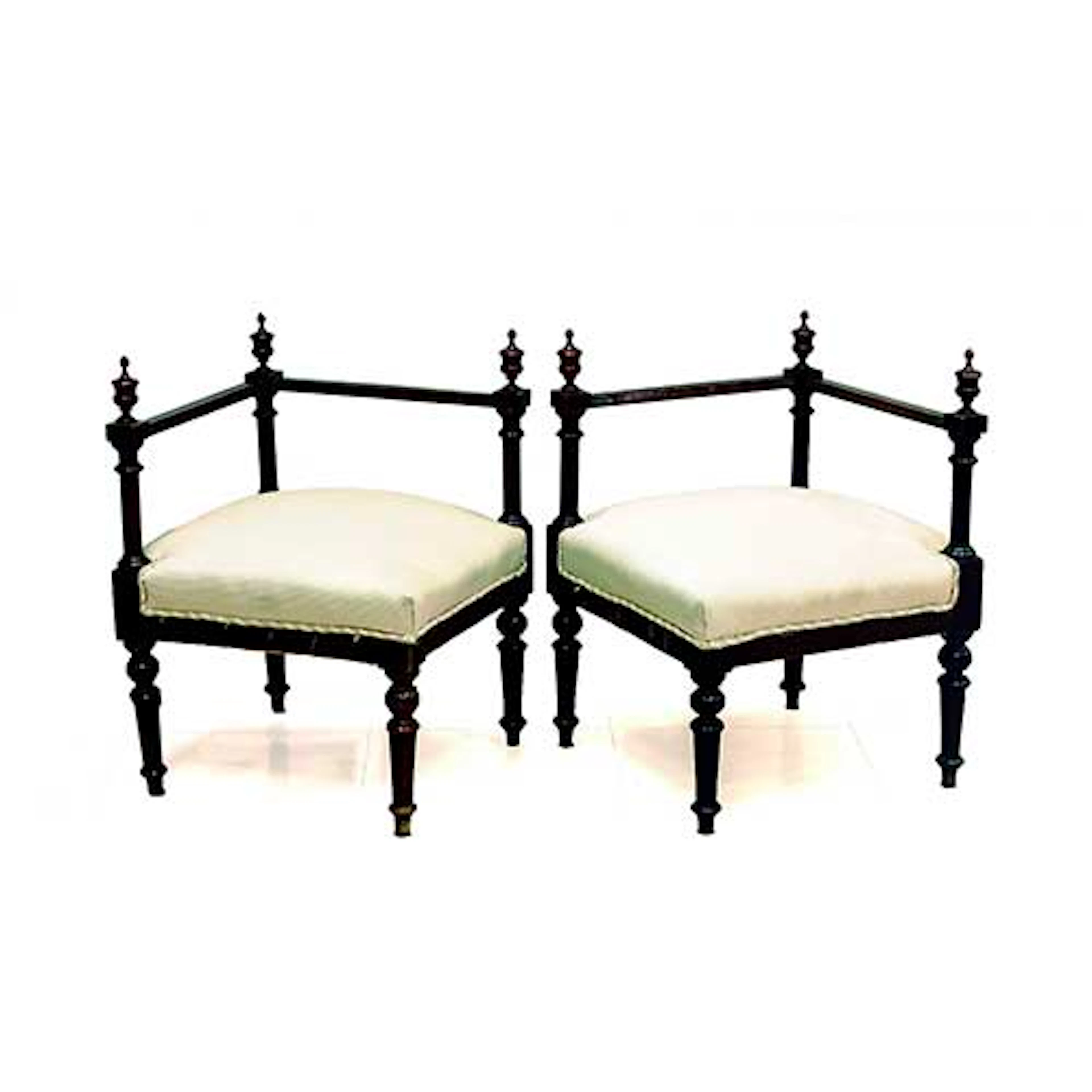 Pareja de sillones rinconeros en madera torneada con tapicera.1900