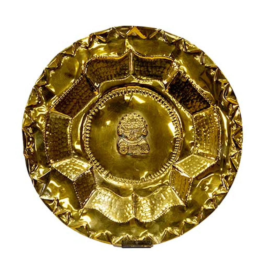 Plato decorativo en latn