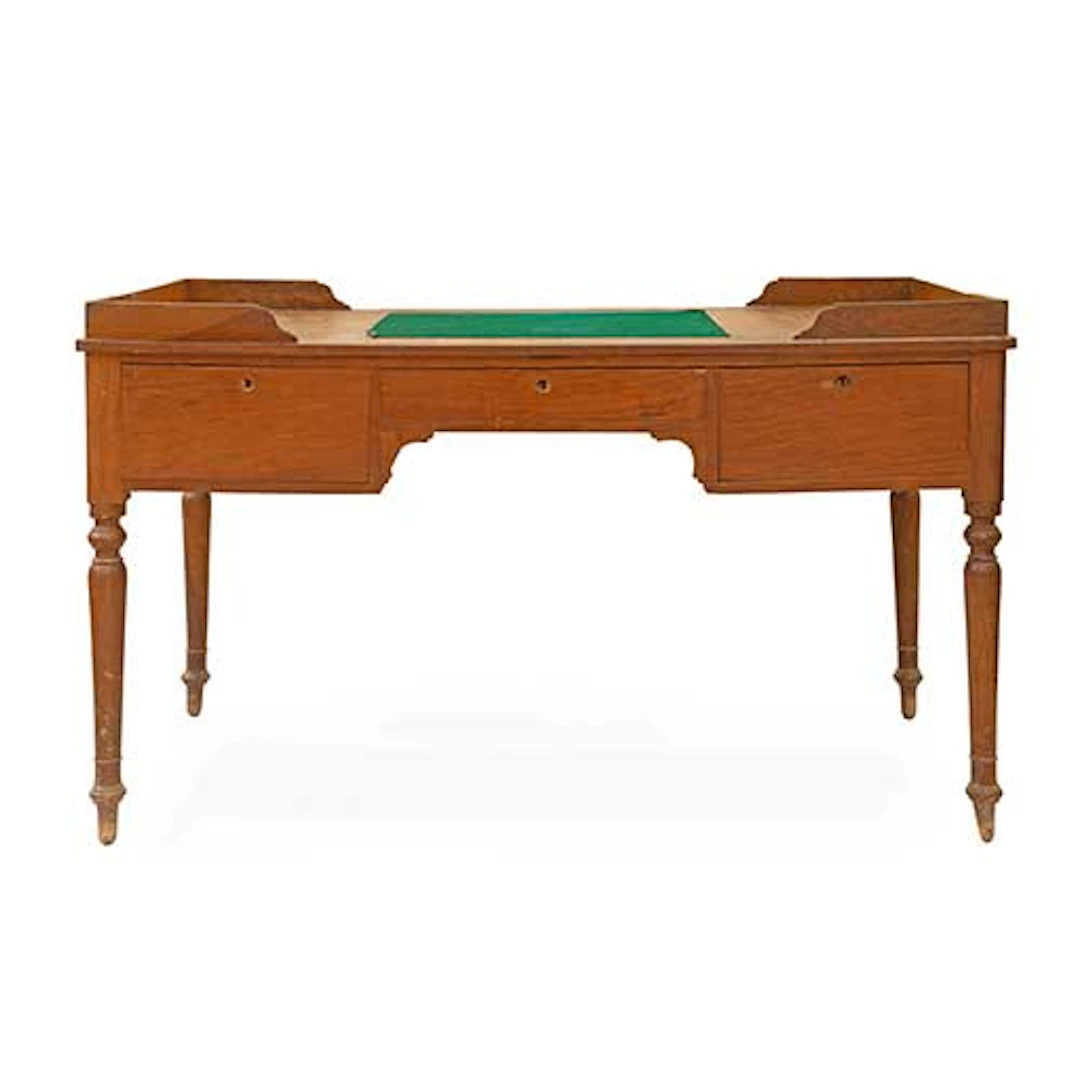 Mesa de despacho isabelina con barandilla en madera de caoba