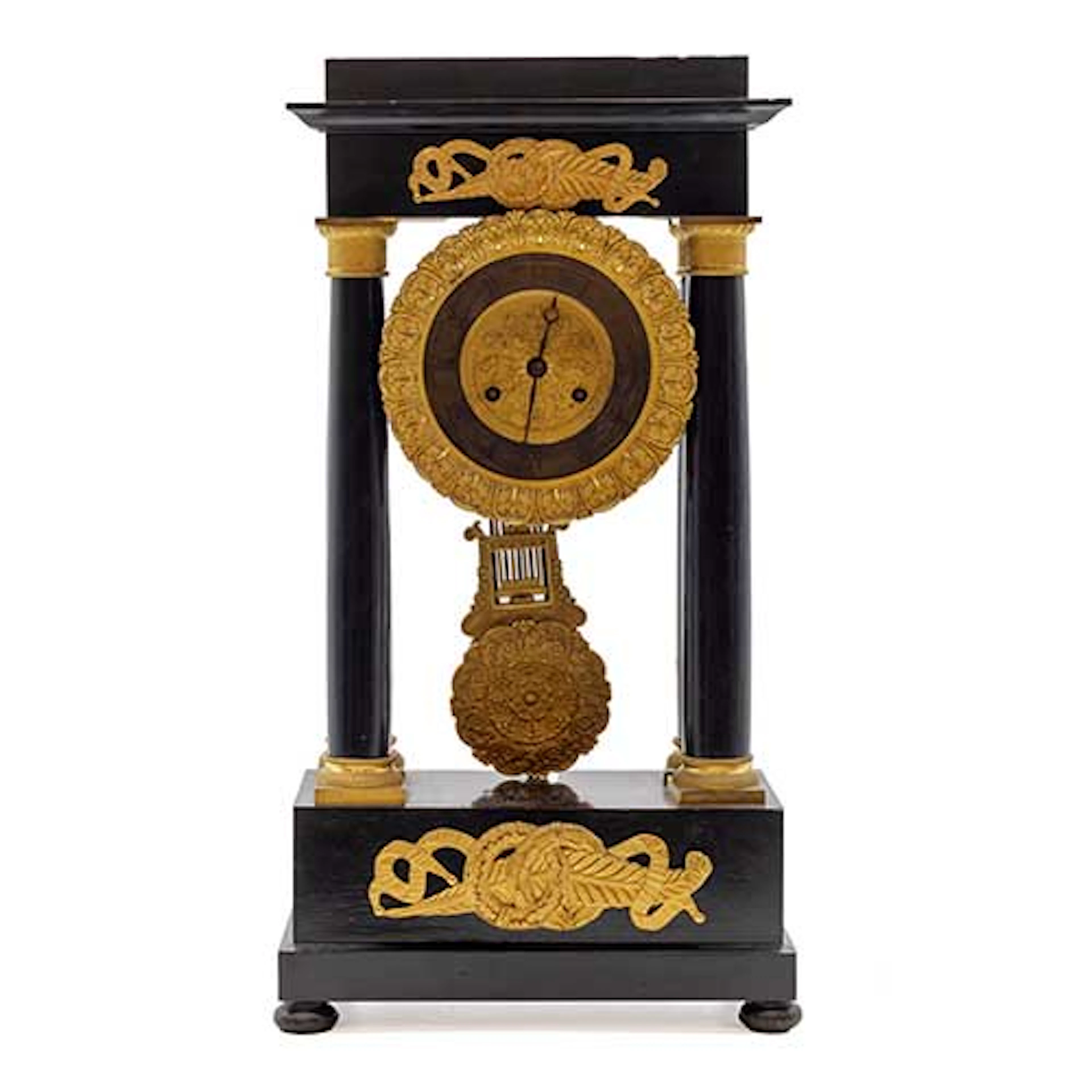 Reloj de columnas en madera ebonizada y aplicaciones en bronce dorado
