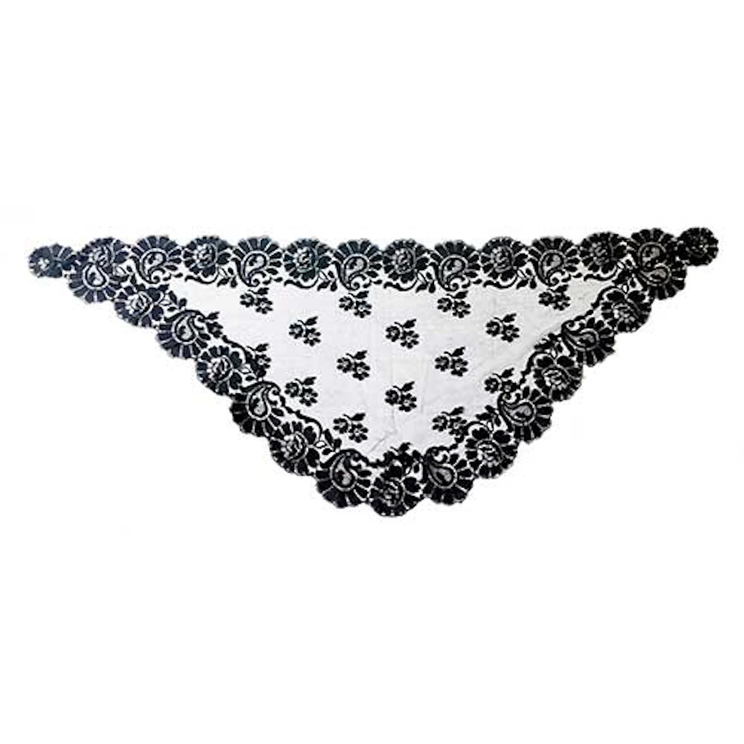 Mantilla negra triangular