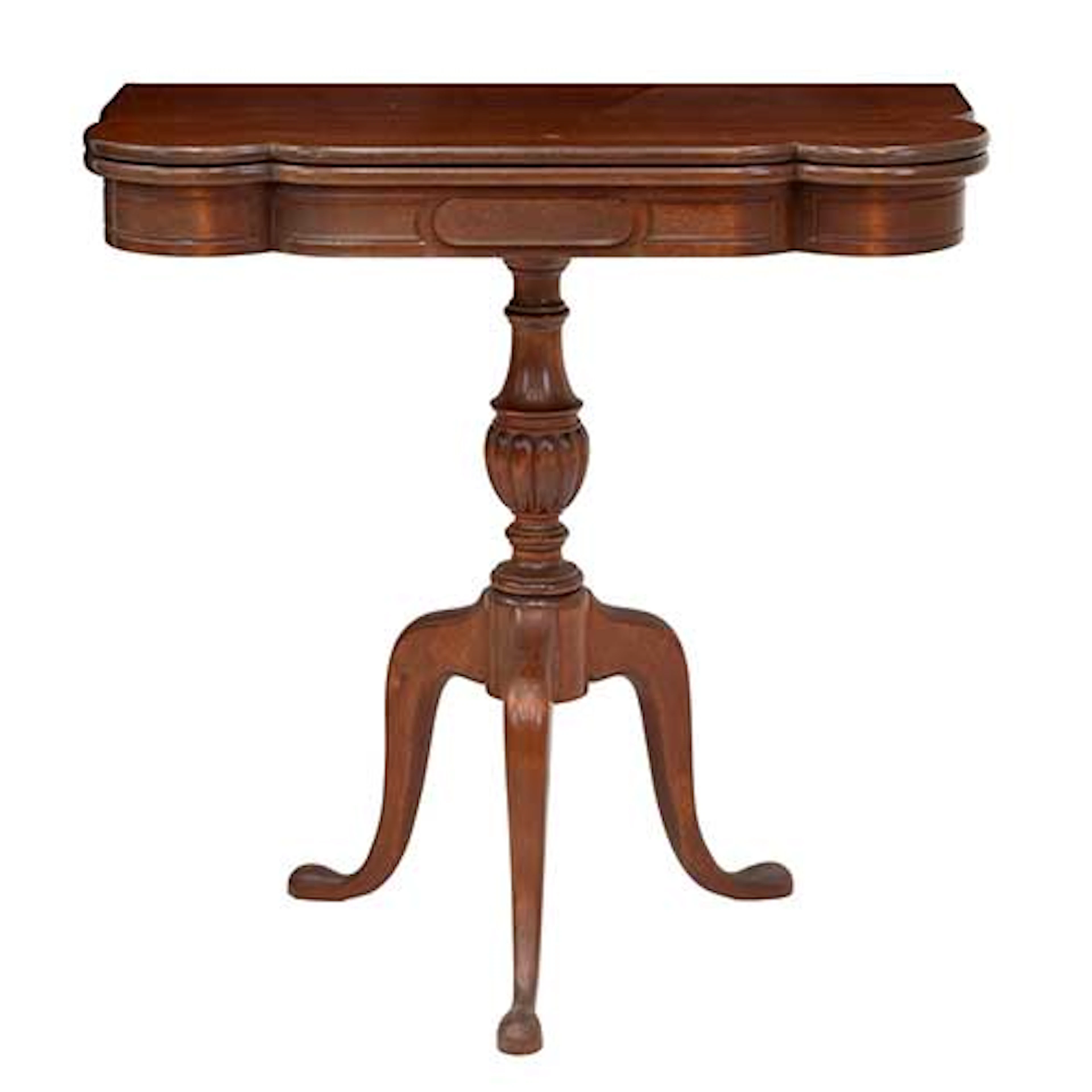 Mesa de juego con tapete verde.