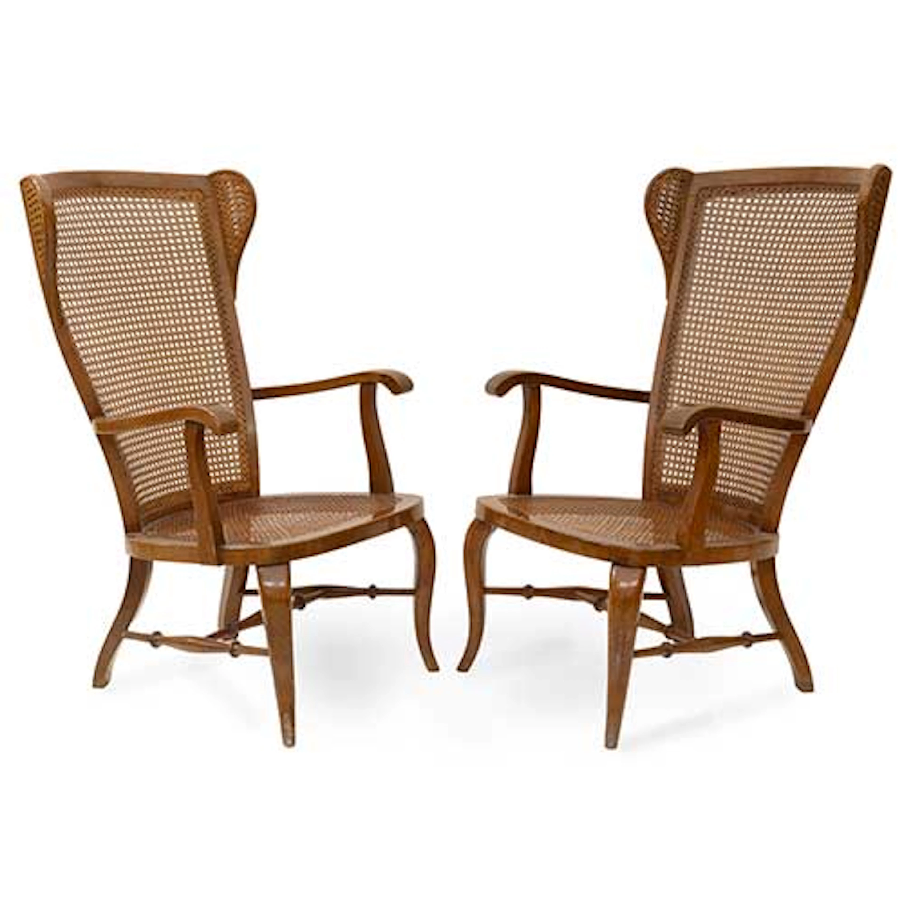 Dos sillones orejeros en rejilla y madera patinada
