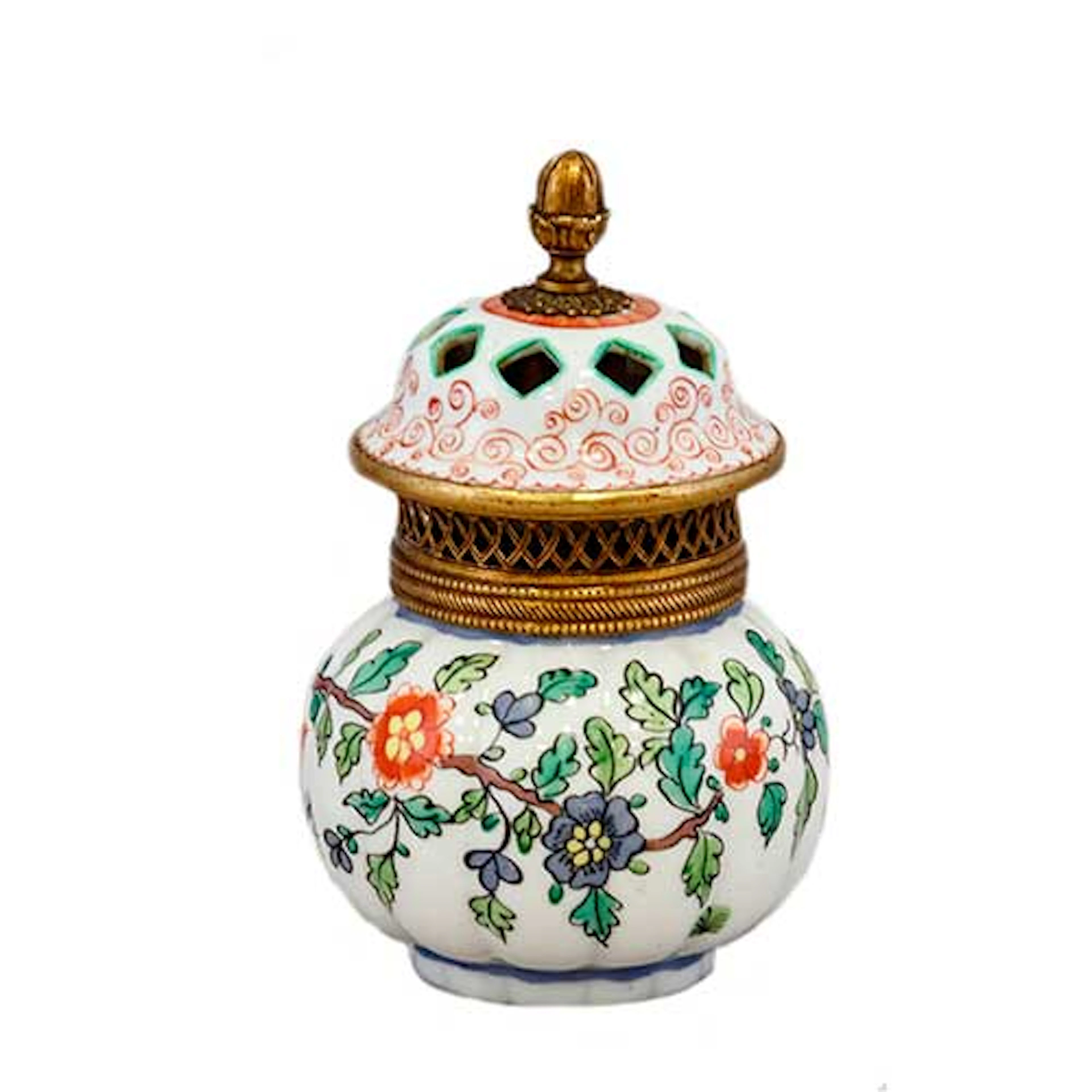 Incensario oriental en porcelana y bronce, con tapa y cuello calados.