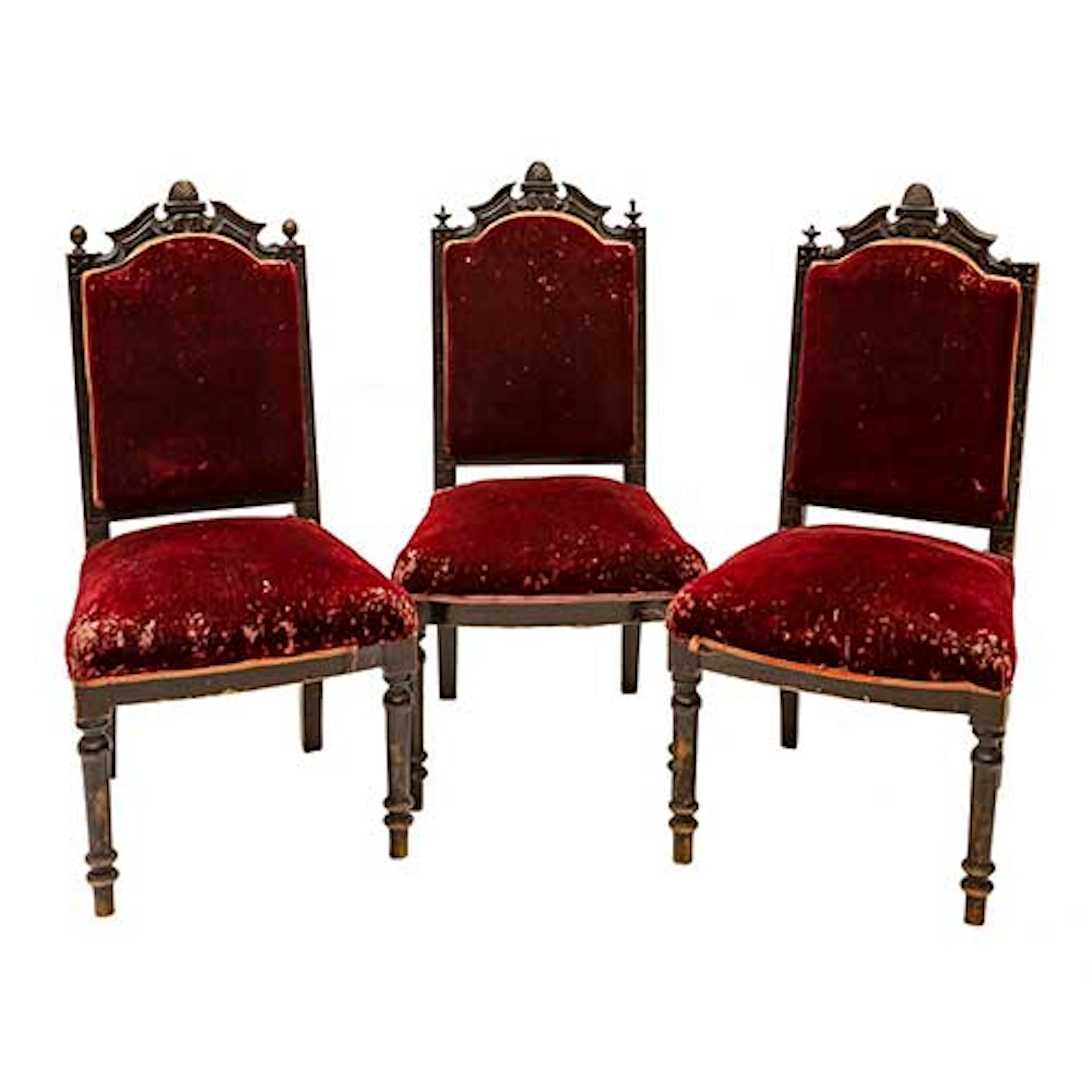 Seis sillas alfonsinas en madera ebonizada con patas torneadas y tapicera
