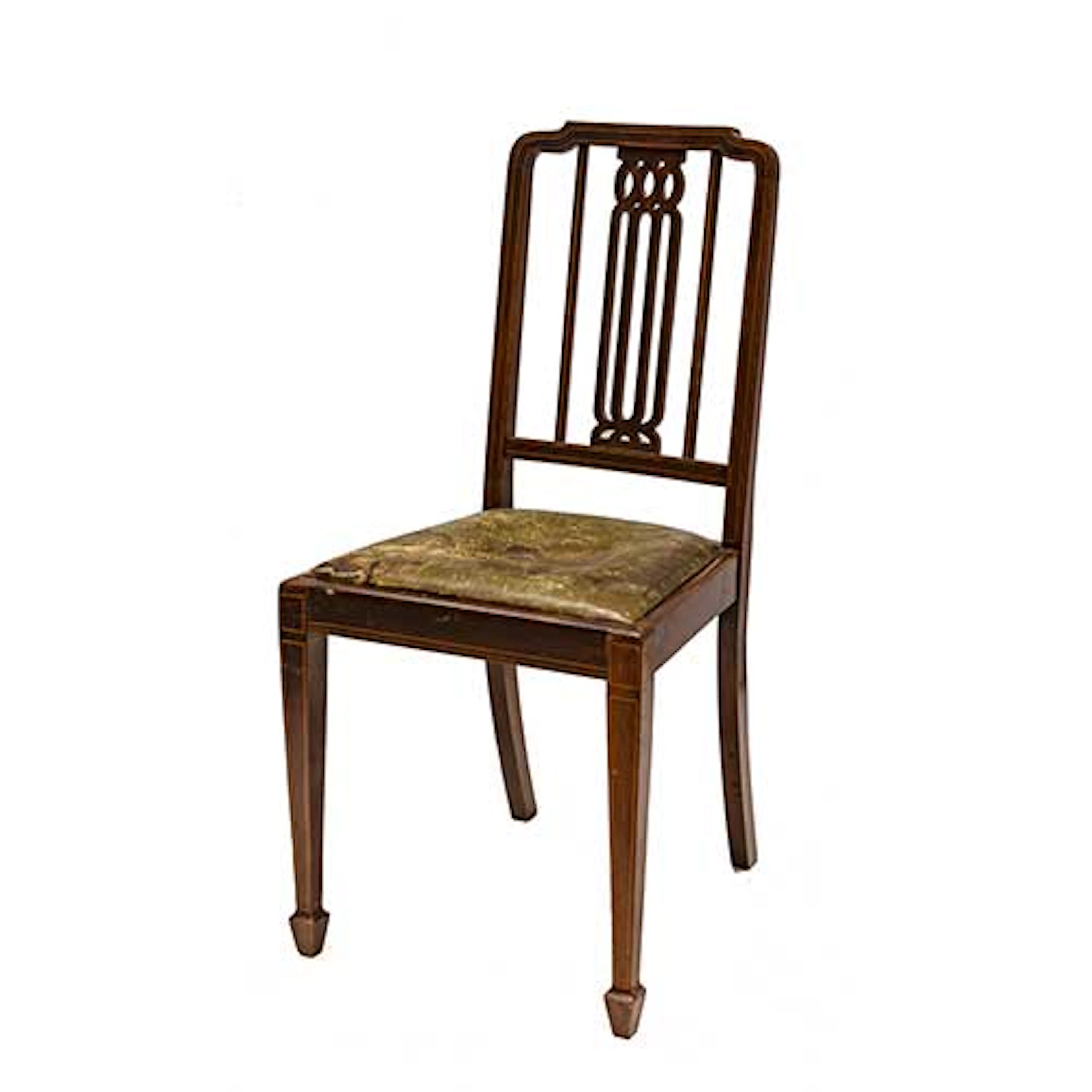 Silla tapizada con cuero verde desgastado y respaldo calado con marquetera.
