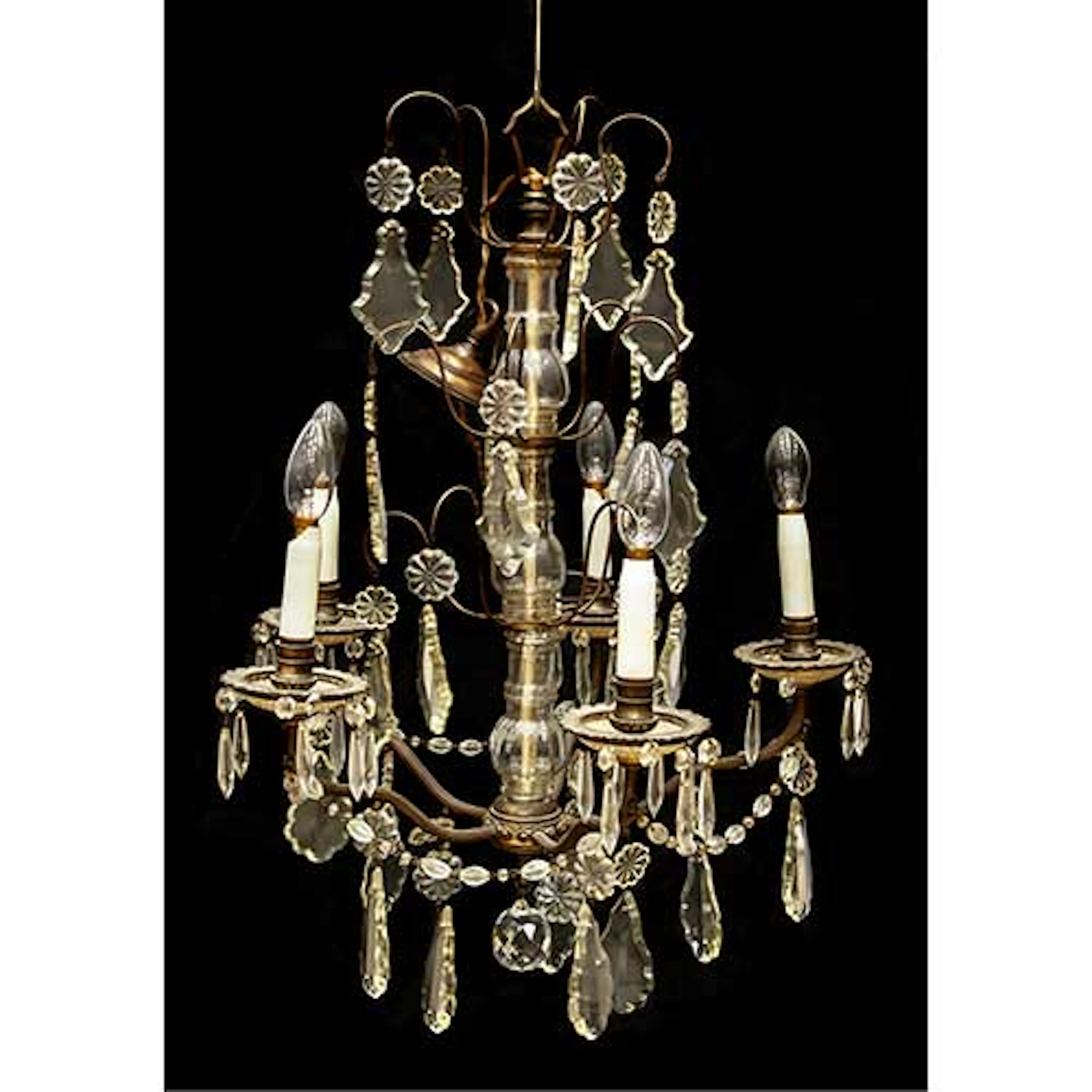 Lmpara de techo en cristal de 5 luces con cristales pinjantes.