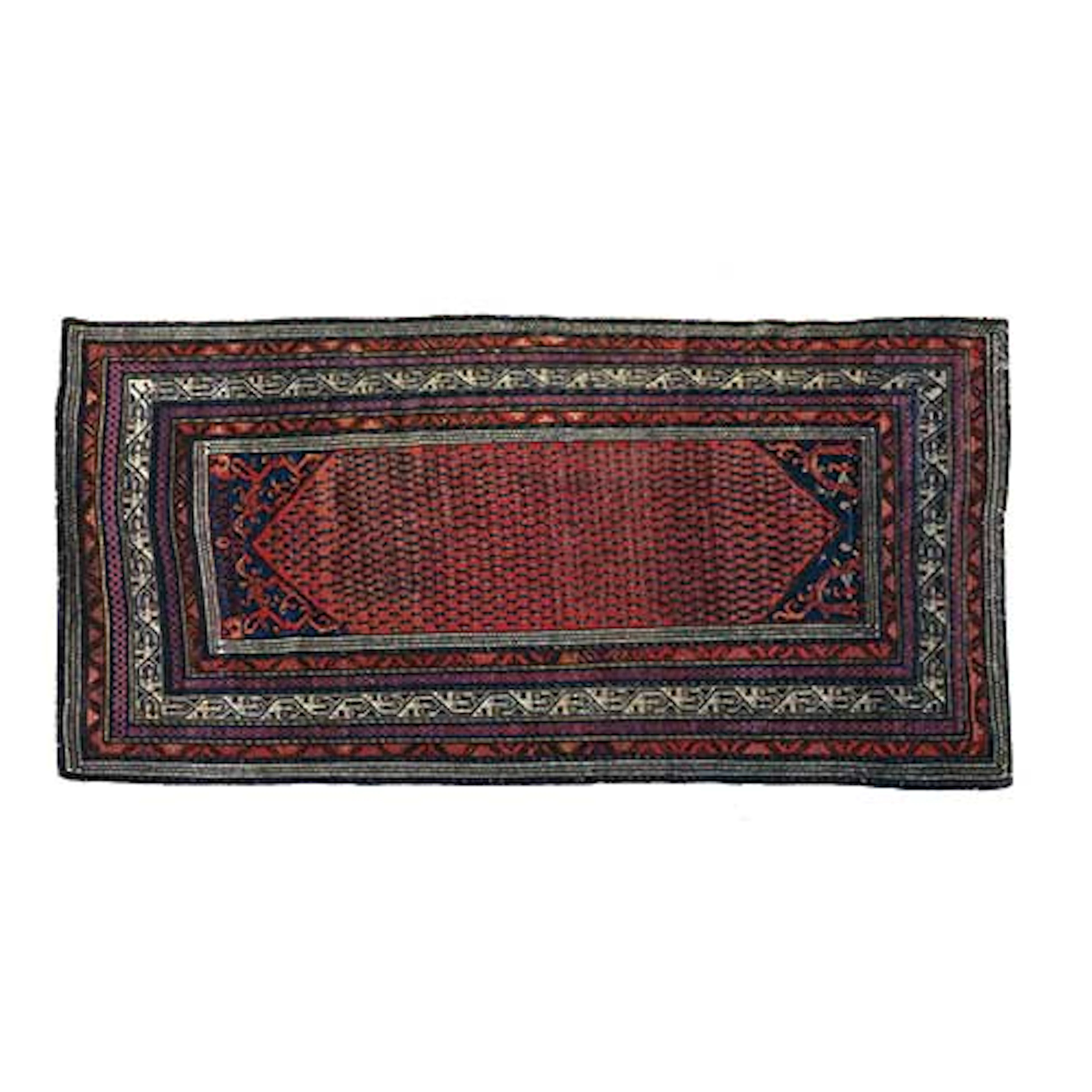 Alfombra persa de pasillo con motivos geomtricos sobre tonalidad roja.