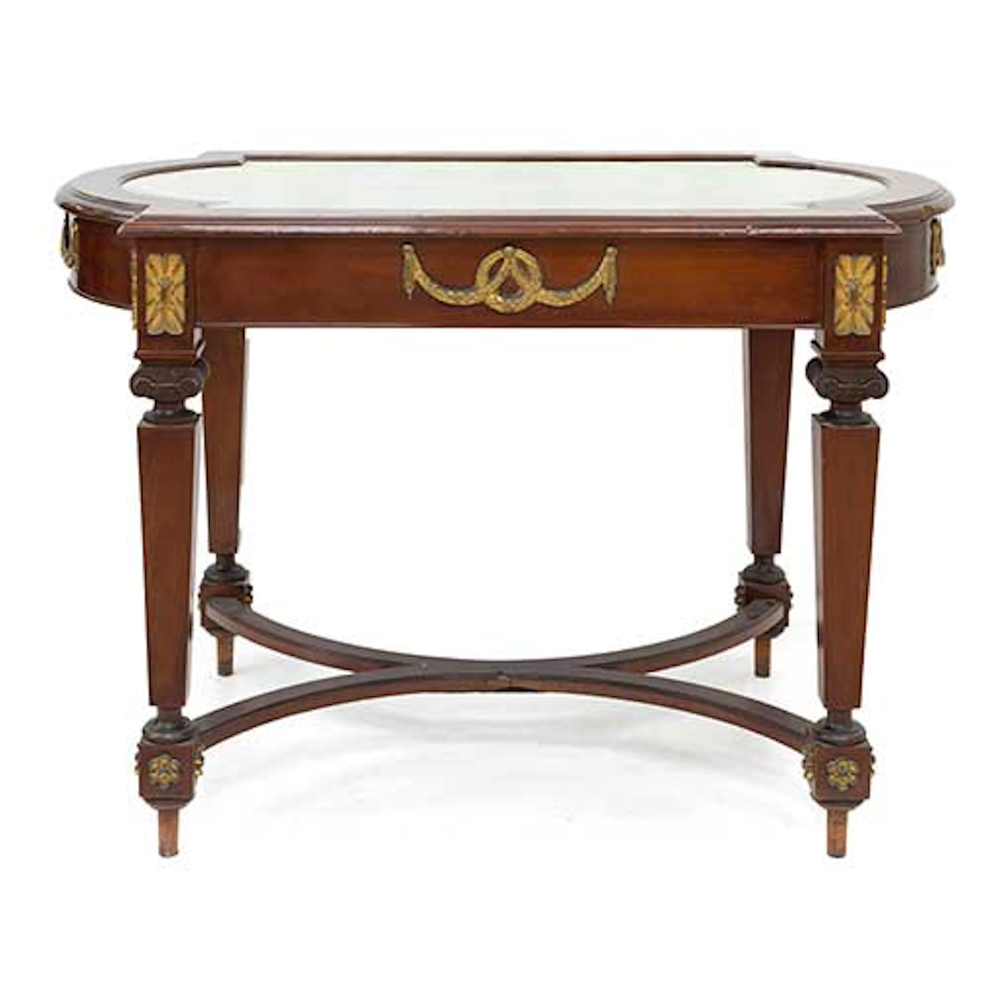Mesa velador en madera de caoba con aplicaciones de bronce y tapa de cristal.