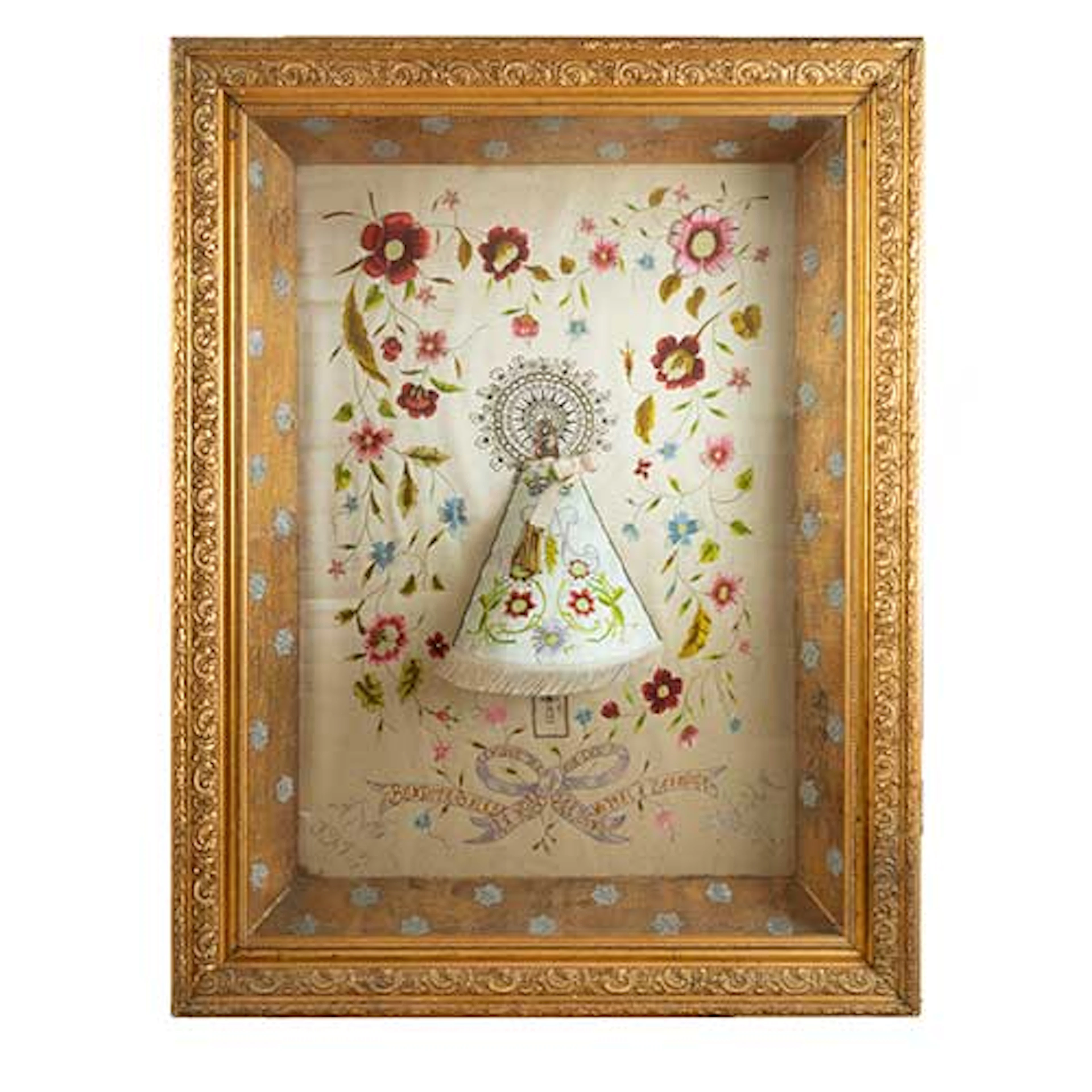 Urna con Virgen del Pilar y fondo bordado con marco original S.XIX