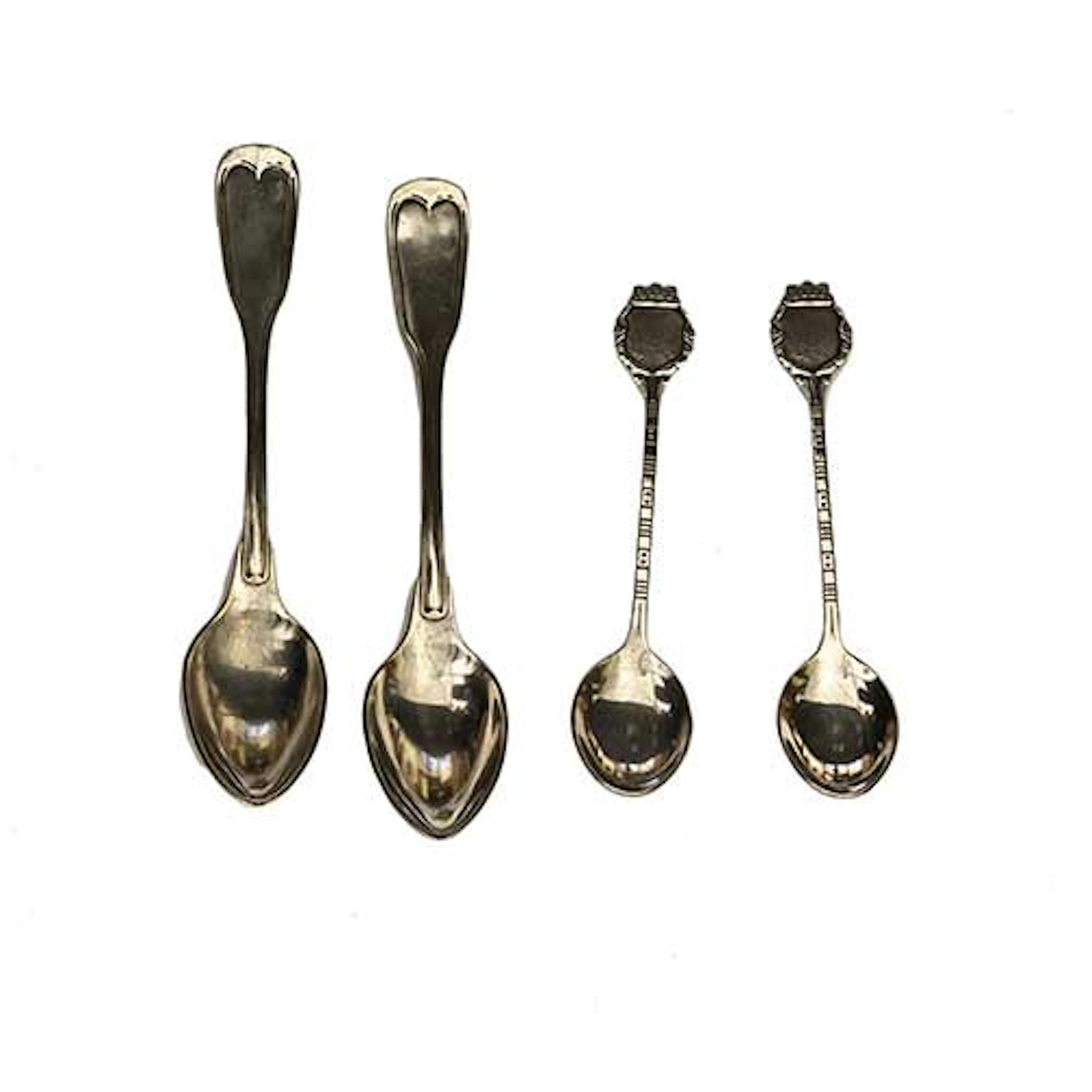 Lote de cuatro cucharas en plata de 800, de diferentes tamaos.