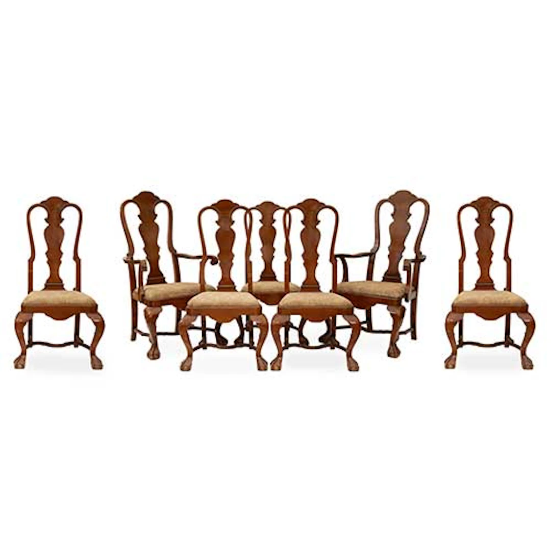 Sillera estilo ingls compuesta por dos sillones y seis sillas en madera