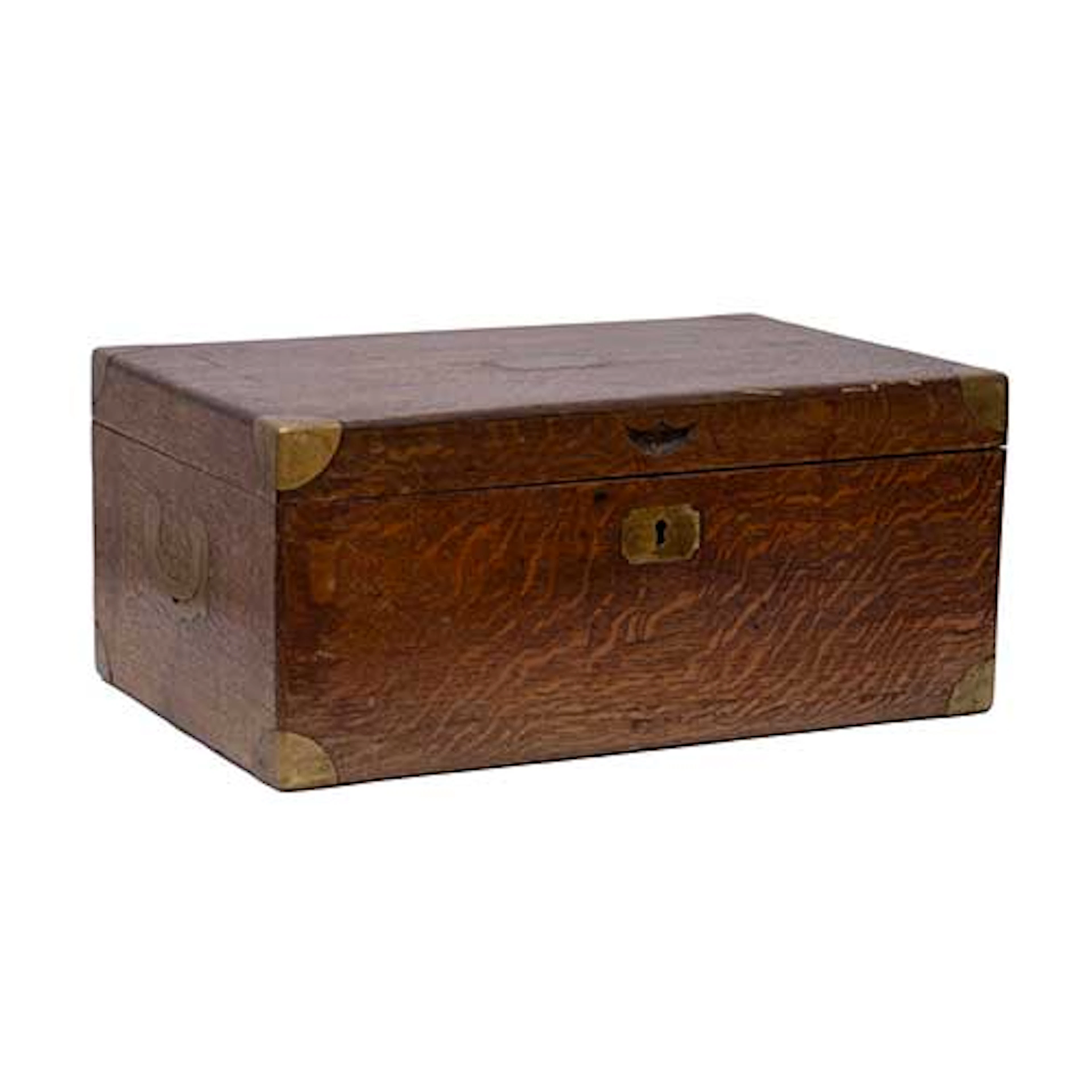 Caja inglesa en madera de roble con cantoneras en latn.