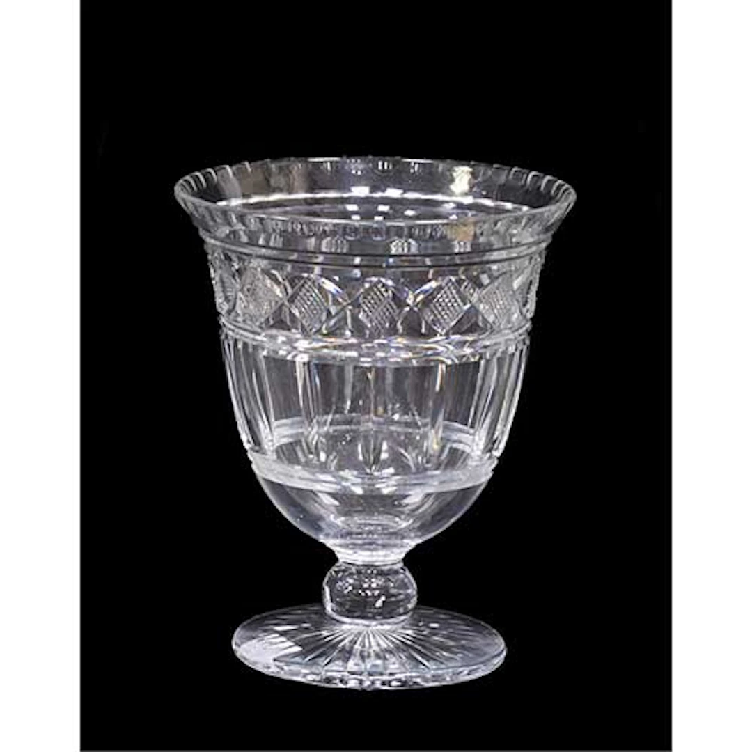 Jarrn en cristal tallado con marca en la base Stourbridge England