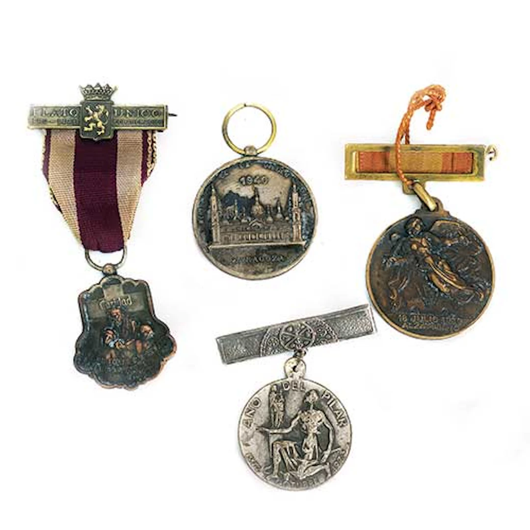 Cuatro medallas: Zaragoza 1940, Fiestas del Pilar Octubre 1972, 18