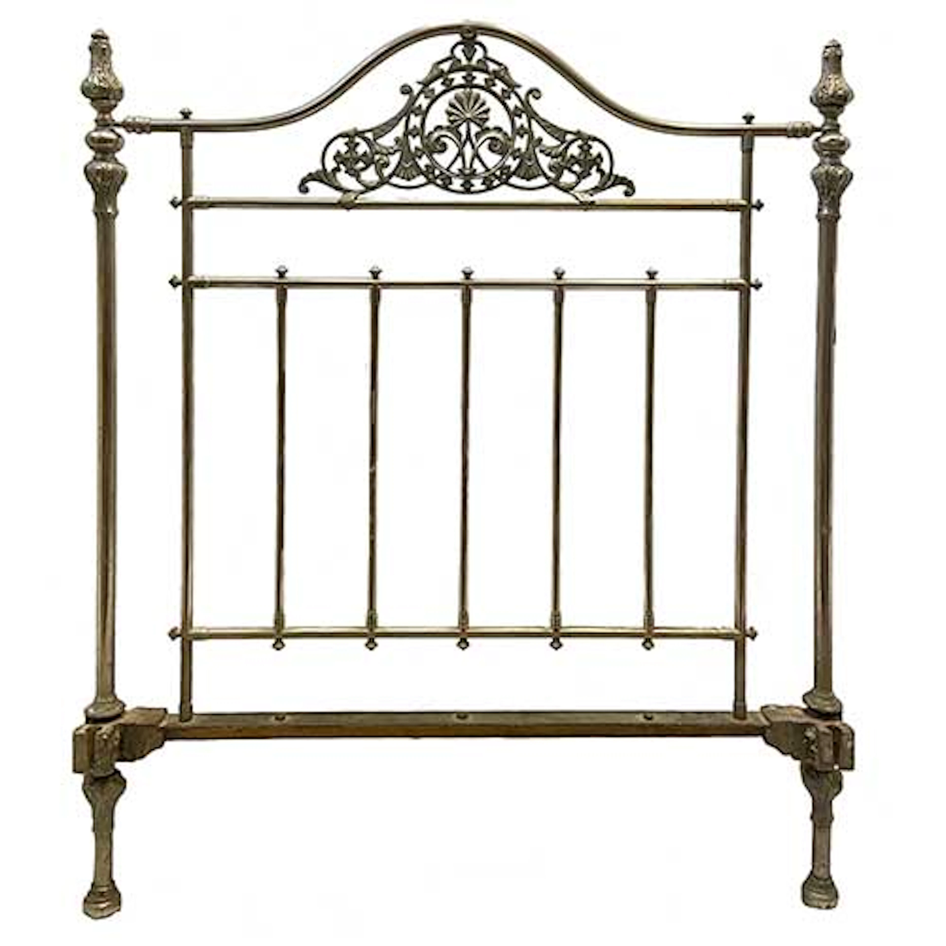 Cama en metal plateado con dos cabezales.