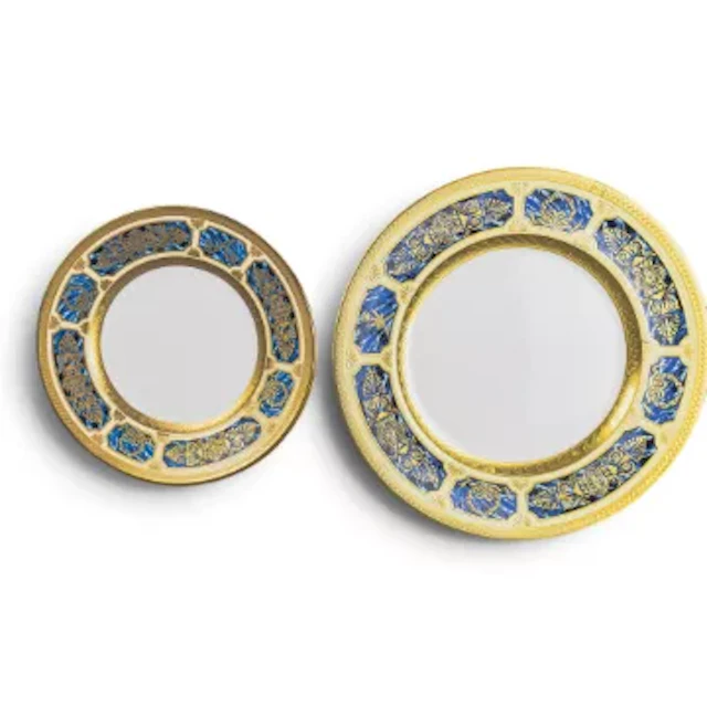 A group of De Lamerie pieces to include 3 dinner plates, 4 sandwich
