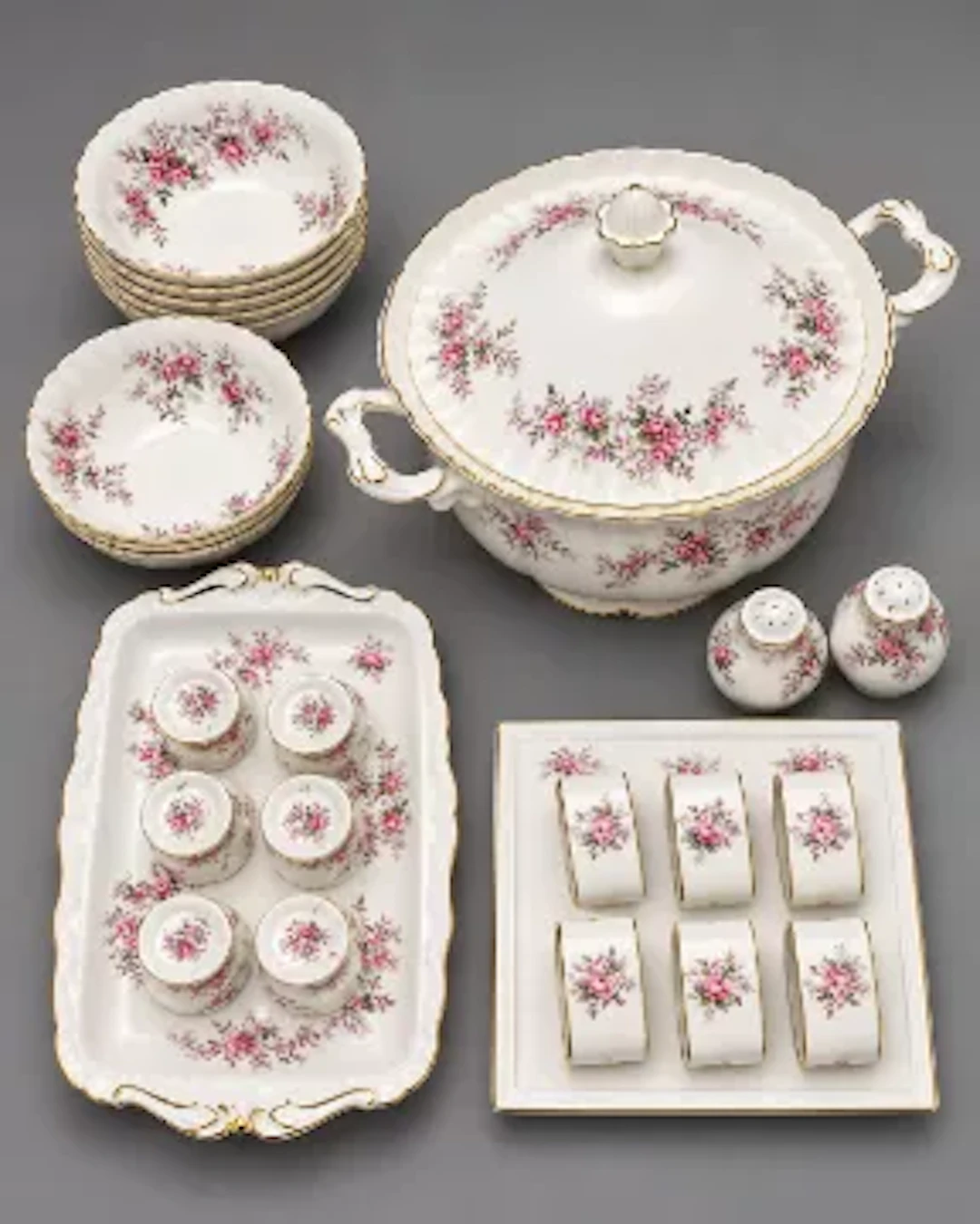 Royal Albert Lavender Rose pattern dinnerware, 1 lidded tureen, 12