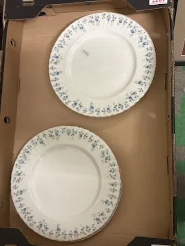 Royal Albert Memory Lane pattern set of 6 dinner plates (6).