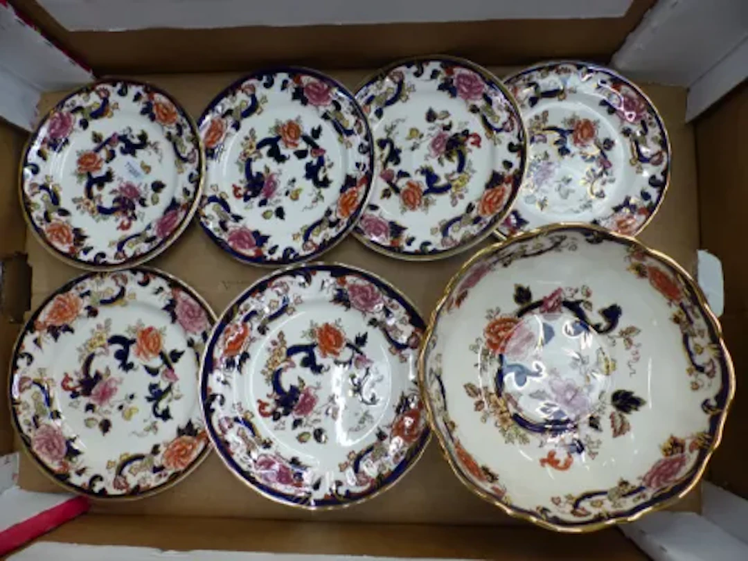 Mason's Blue Mandalay pattern items to include a fruit bowl, 2 x 20cm