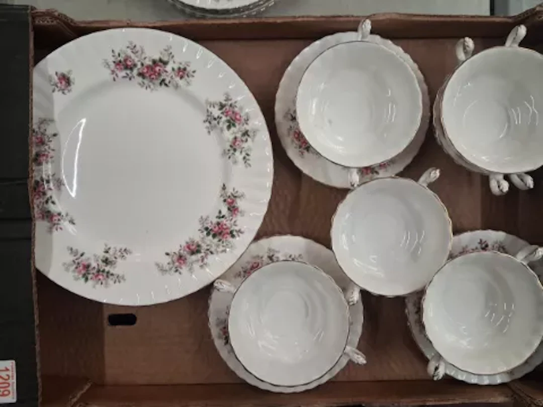 Royal Albert Lavender Rose pattern dinnerware, 6 dinner plates, 6