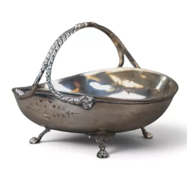 Continental .900 silver basket, 289g.