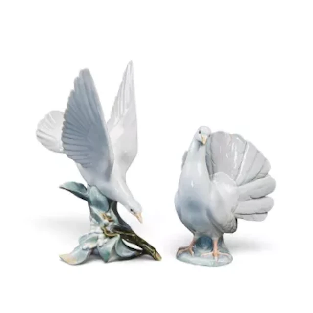 Lladro Porcelain 'Fantail Dove' model no.1016 together with 'Turtle