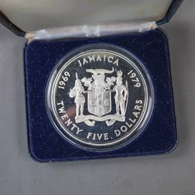 Jamaica $25 sterling silver coin, box but no COA., 137g.