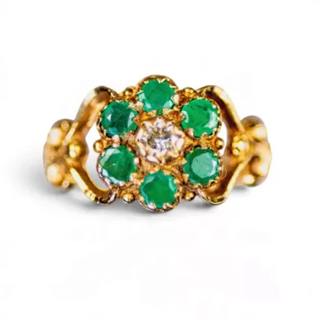 9ct gold emerald & diamond daisy set ring, size L/M, 3.2g.