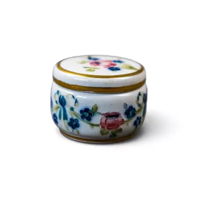 A small Macintyre circular box and cover in the Eighteenth Century