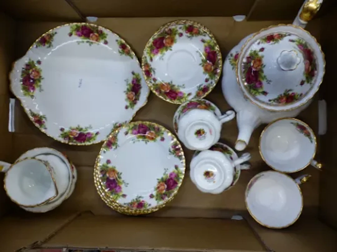 Royal Albert Old Country Roses pattern 22 piece tea set (1 tray).