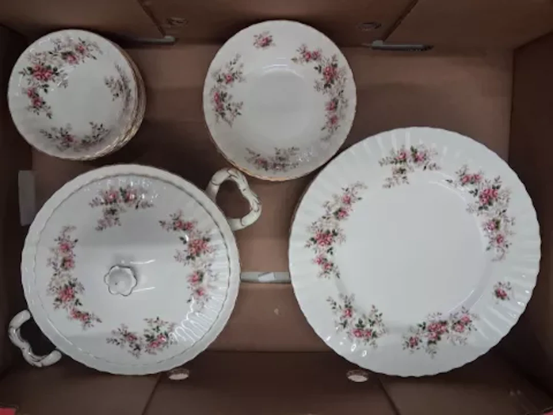 Royal Albert Lavender Rose pattern dinnerware, 1 lidded tureen, 11