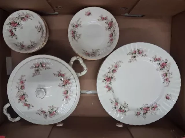 Royal Albert Lavender Rose pattern dinnerware, 1 lidded tureen, 11