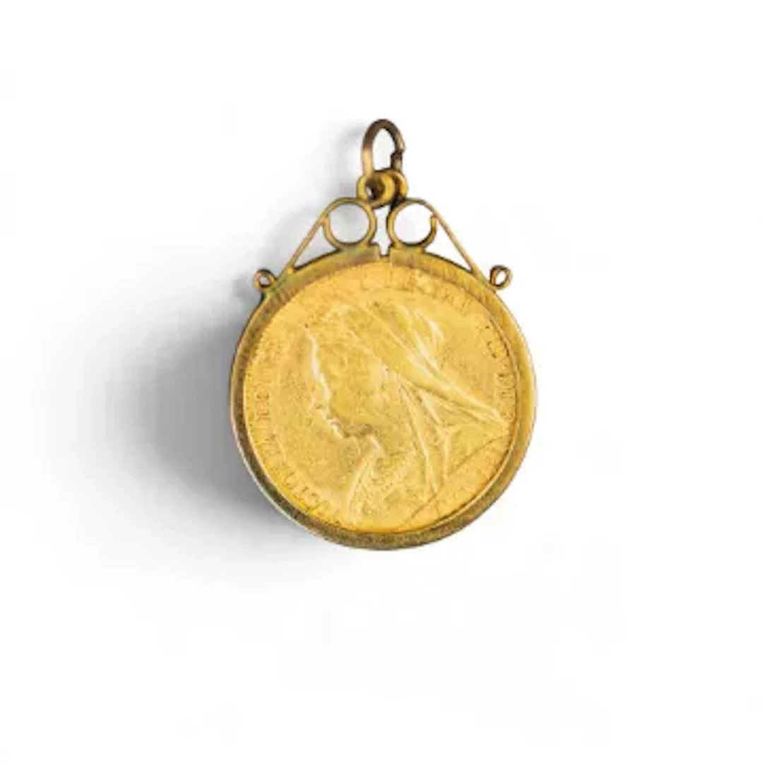 Victoria gold FULL sovereign, dated 1900, in 9ct gold mount, 9.5g.