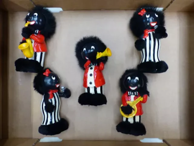 Group of 5 'Golly Band' musicians/singers, height of tallest 18cm (5).