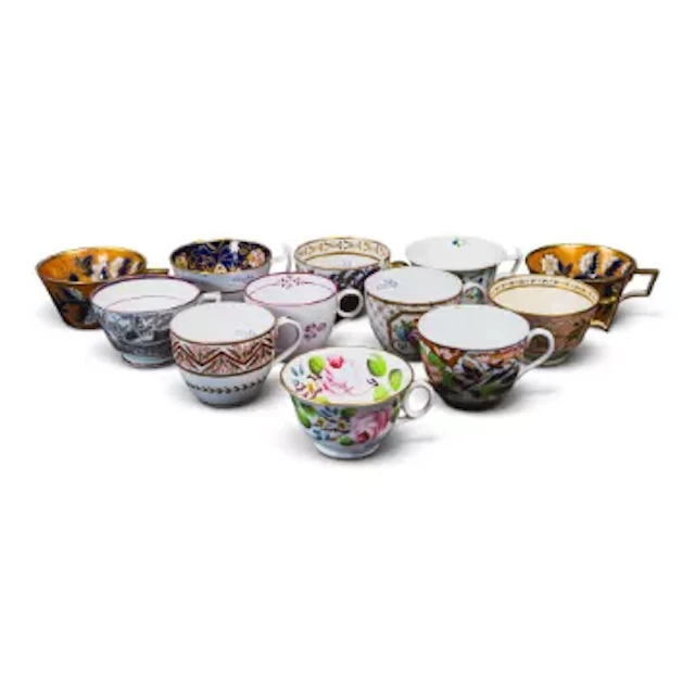 A group of 12 English porcelain 19th century tea / coffee cups by