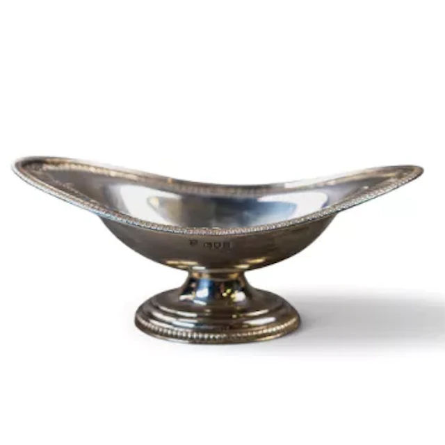 Silver pierced footed dish, London 1906, L.17cm, 140.9g.