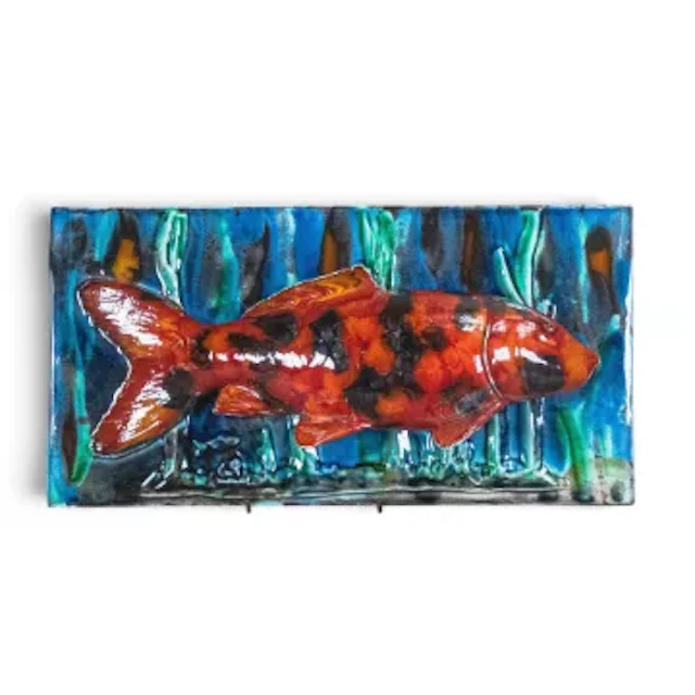 Anita Harris fish plaque. Height 19 cm x width 37 cm. Signed in gold.
