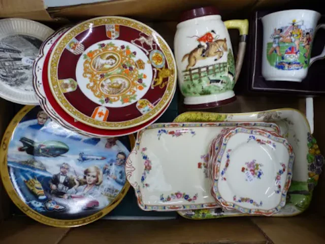 Mixed ceramics to include decorative wall plates, JG Meakin sandwich