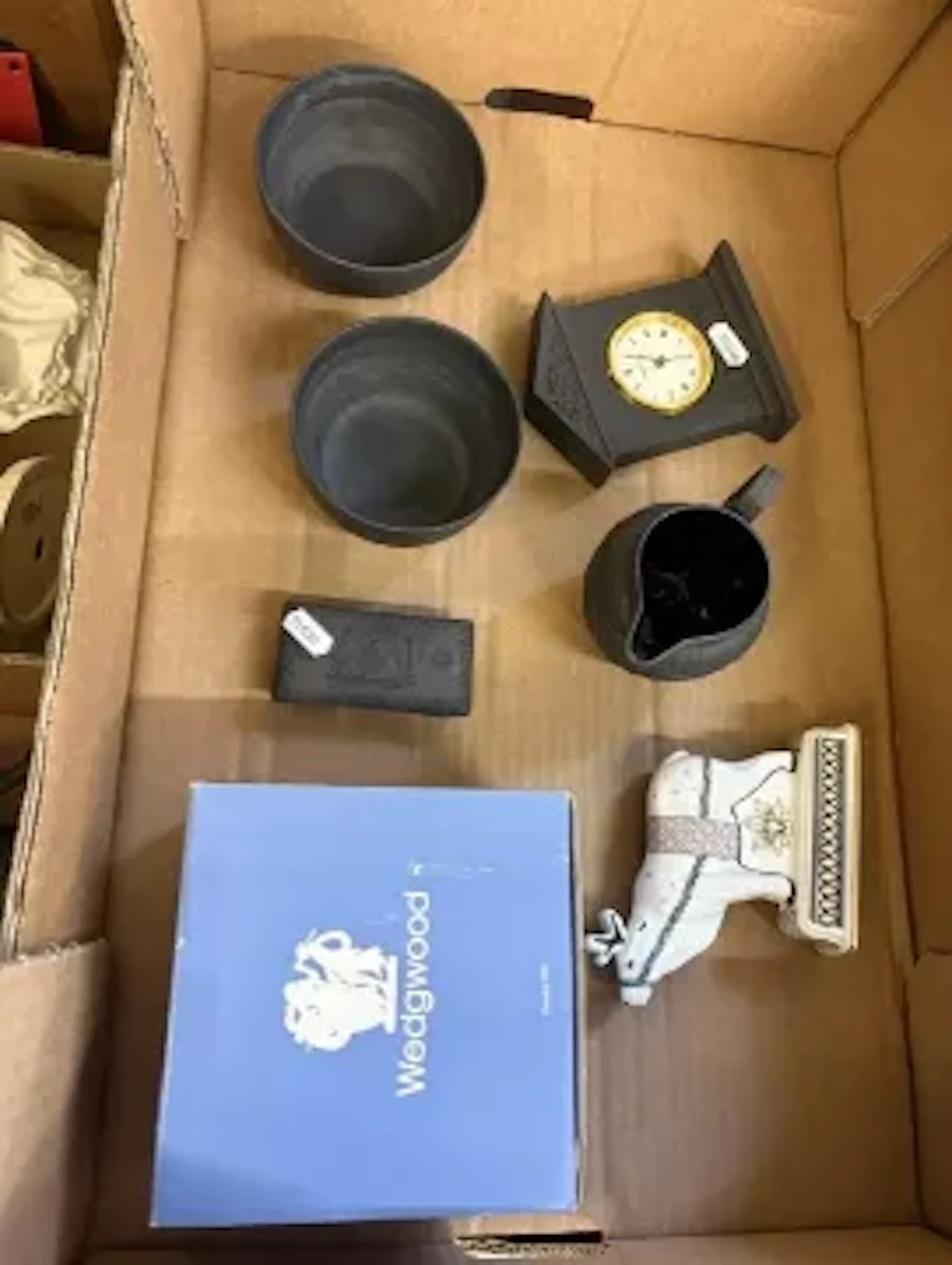 Wedgwood black basalt mantle clock, further pieces of black basalt