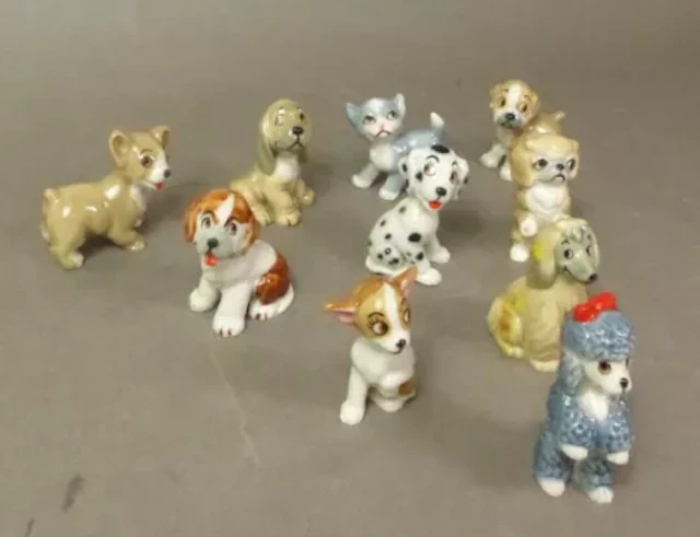 A collection of Wade Whimsies from the TV Pets series (10).