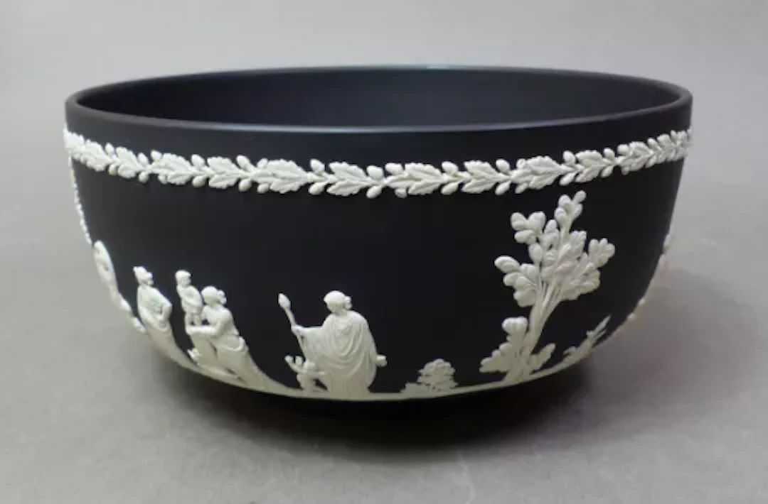 Wedgwood white on black jasperware footed fruit bowl, diameter 19.5cm.