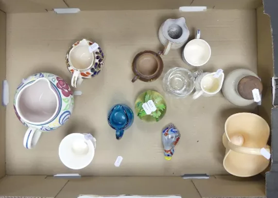 A mixed collection of items to include Oldcourt Ware Imari pattern