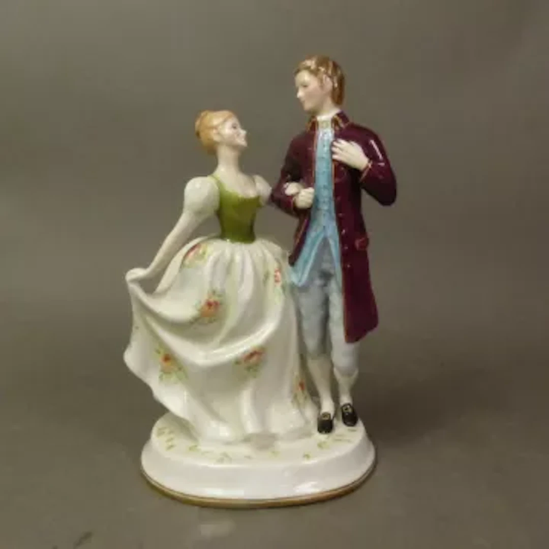 Royal Doulton double figurine, Young Love HN2735.