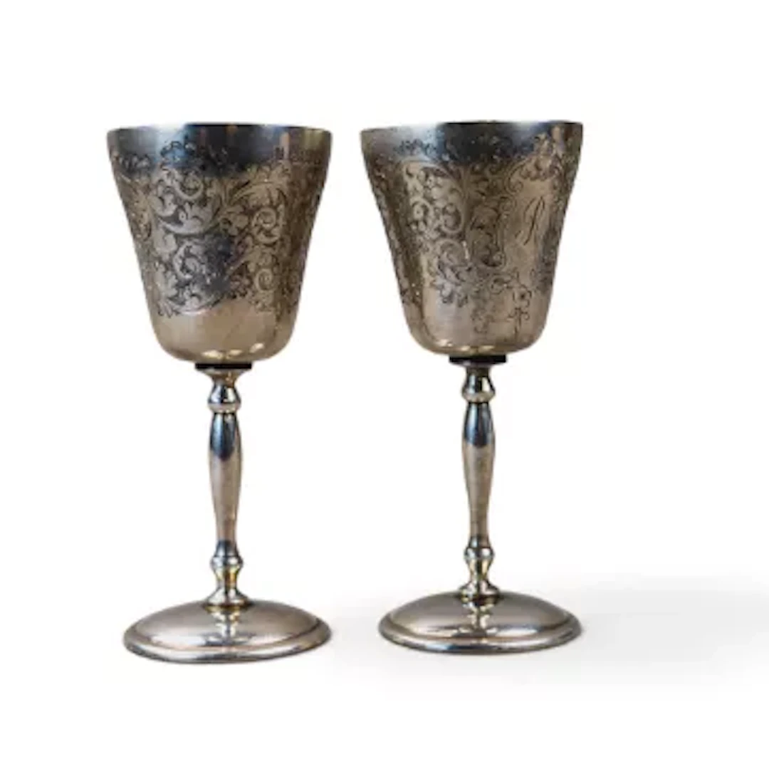 Pair of silver wine goblets, Birmingham 1969, h.12cm, 154.5g. (2)