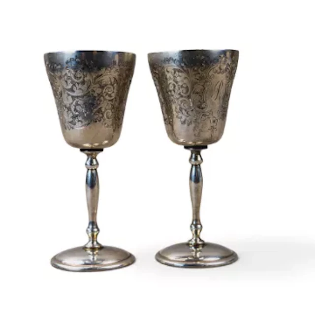 Pair of silver wine goblets, Birmingham 1969, h.12cm, 154.5g. (2)